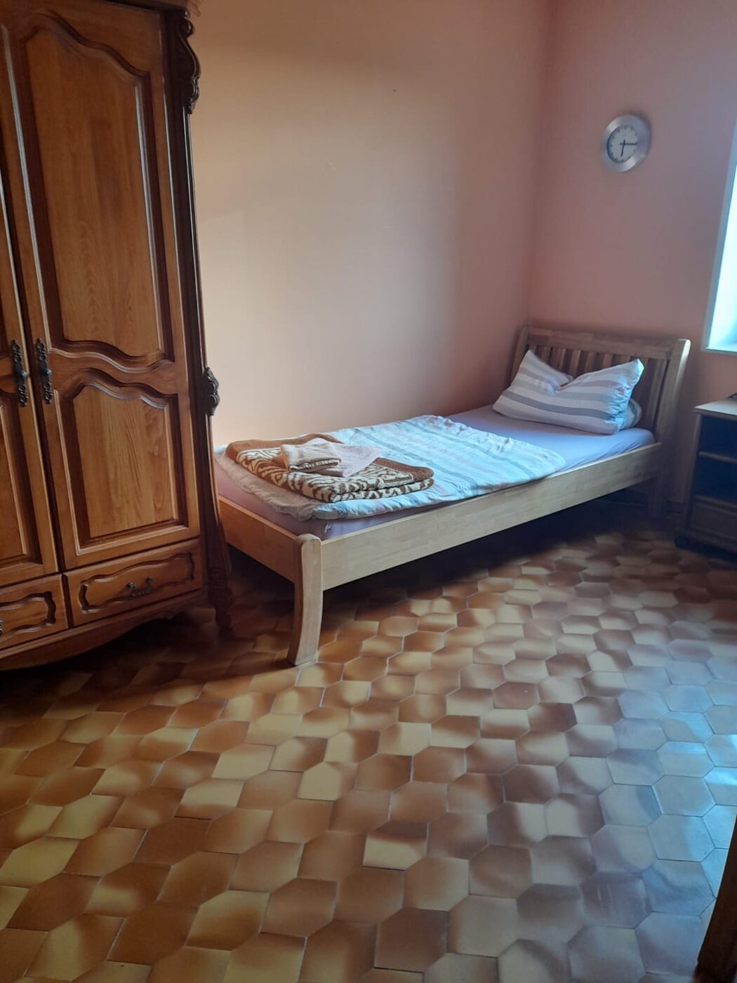 Doppelzimmer 3 mit TV – Zimmervermietung Feike